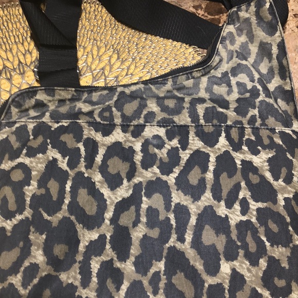 Baggallini leopard crossbody - Picture 4 of 7